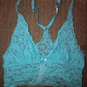 ✔️SOLD✔️Victoria’s S. Lace bralette💙